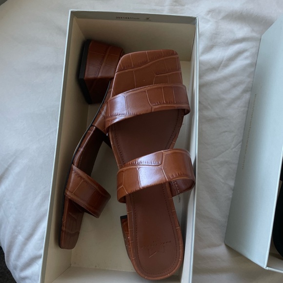 Marc Fisher Shoes - Marc fisher sandal in brown never worn